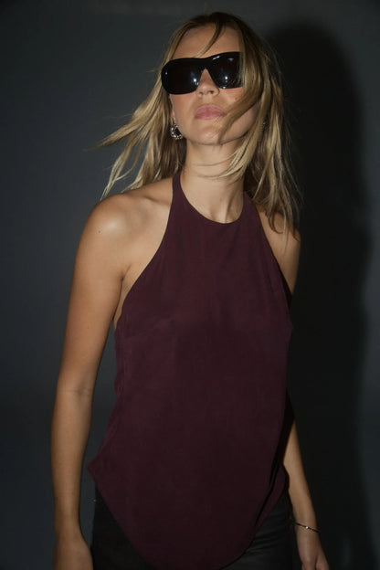 Sleek halter top crafted with a flattering bias cut to skim the body
Features a high neckline and a striking asymmetrical hem
Modern design inspired by 90s minimalism
Designed for effortless, elevated styling
Perfect for pairing with vintage-inspired denim for a night out
Made with 100% Acetate
