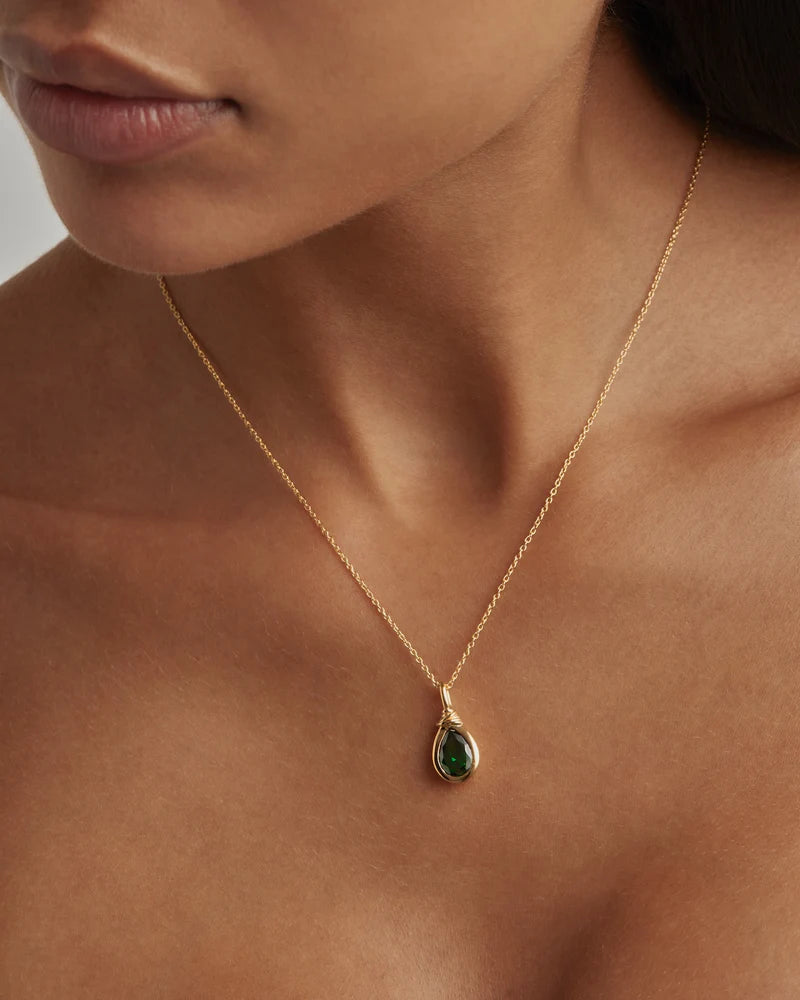 Our&nbsp;18k Gold Vermeil Soul Searching Necklace in Ocean Green&nbsp;draws inspiration from&nbsp;quiet moments of self-discovery by the shoreline.&nbsp;Featuring&nbsp;a pear cut deep green cubic zirconia in a bezel setting&nbsp;set on our signature fine chain, this necklace is&nbsp;a timeless addition to your necklace stack.&nbsp;This keepsake&nbsp;also&nbsp;includes&nbsp;a silicon ball slider to customise length, making it&nbsp;perfect for layering.&nbsp;&nbsp;
