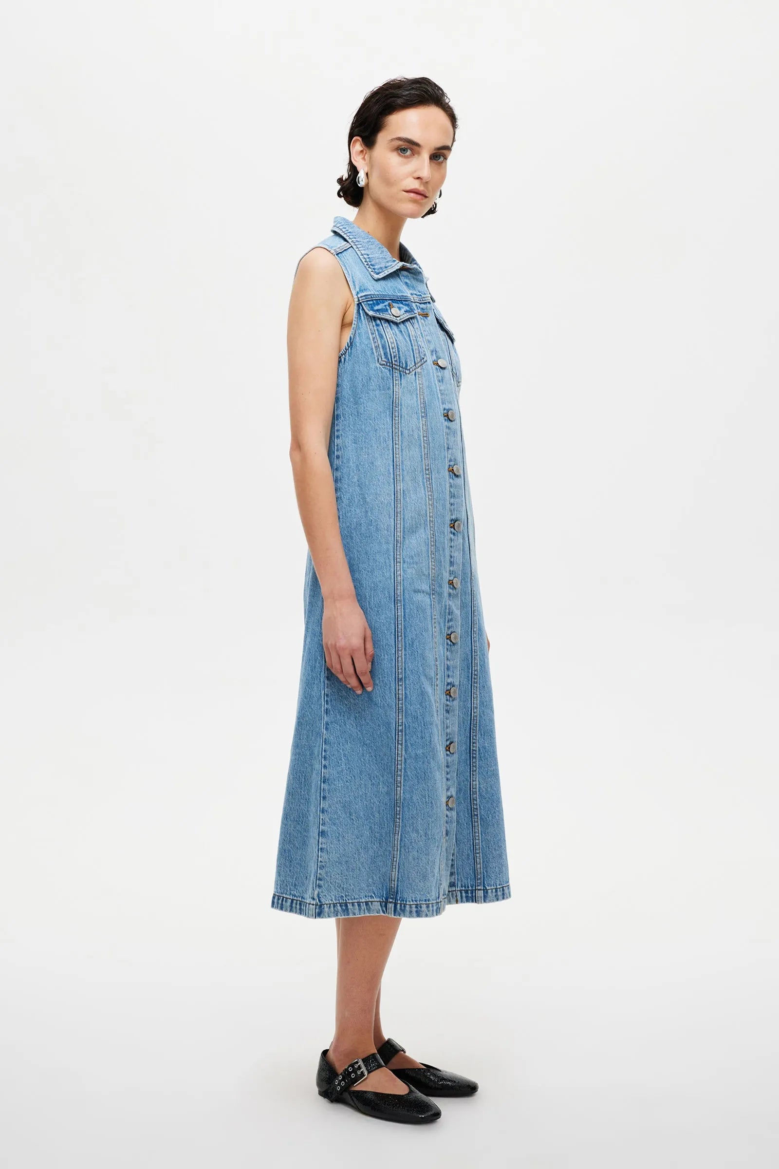 Your new “throw-on-and-look instantly put together” denim moment has arrived.

The Neuw Denim Shirt Dress blends crisp Nordic-inspired design with that laid-back Melbourne edge Neuw is known for. Think clean lines, vintage attitude, and effortless cool. It’s the kind of piece that feels minimal, but still makes a statement.
