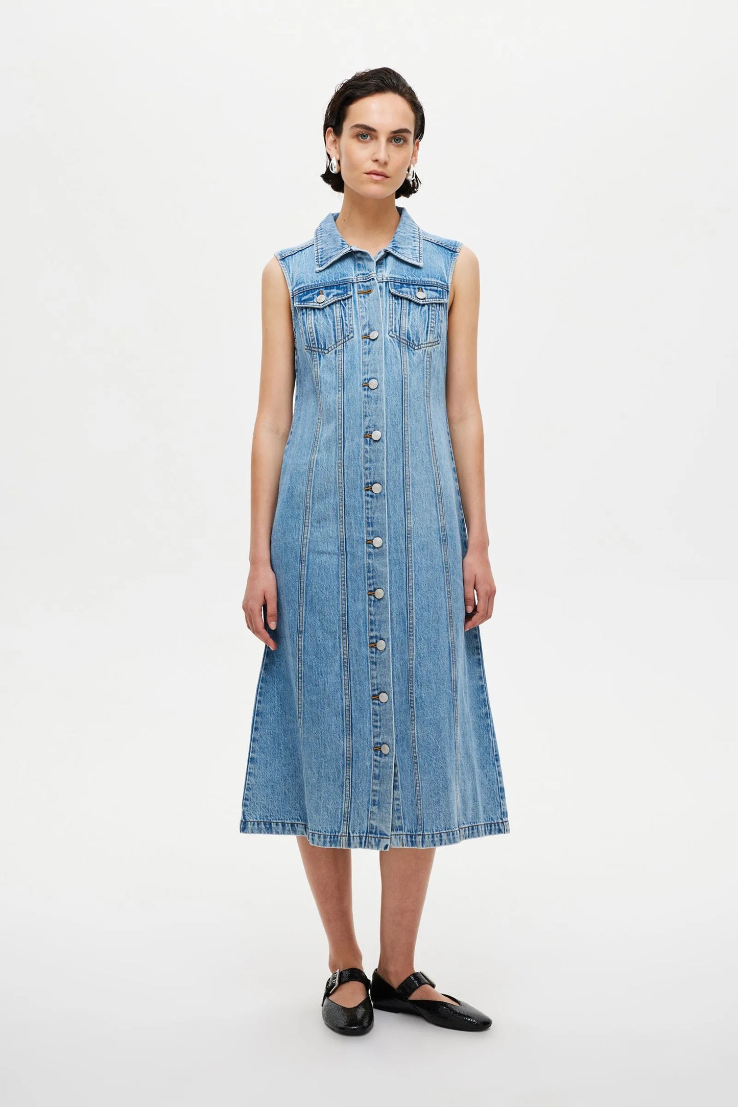Your new “throw-on-and-look instantly put together” denim moment has arrived.

The Neuw Denim Shirt Dress blends crisp Nordic-inspired design with that laid-back Melbourne edge Neuw is known for. Think clean lines, vintage attitude, and effortless cool. It’s the kind of piece that feels minimal, but still makes a statement.