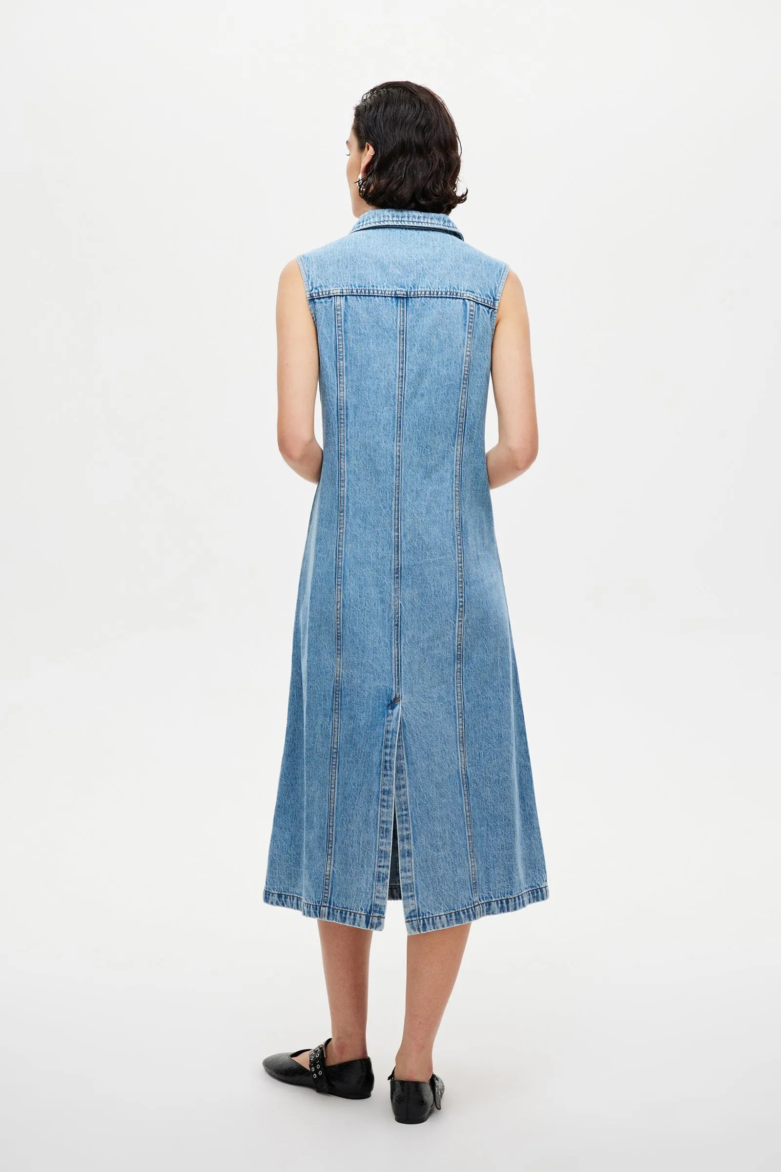 Your new “throw-on-and-look instantly put together” denim moment has arrived.

The Neuw Denim Shirt Dress blends crisp Nordic-inspired design with that laid-back Melbourne edge Neuw is known for. Think clean lines, vintage attitude, and effortless cool. It’s the kind of piece that feels minimal, but still makes a statement.