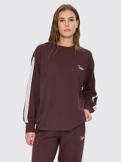 Thrills Off Track Long Sleeve Oversized Tee

This product is crafted with quality materials to ensure durability and performance. Designed with your convenience in mind, it seamlessly fits into your everyday life.