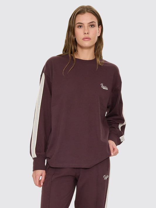 Thrills Off Track Long Sleeve Oversized Tee

This product is crafted with quality materials to ensure durability and performance. Designed with your convenience in mind, it seamlessly fits into your everyday life.