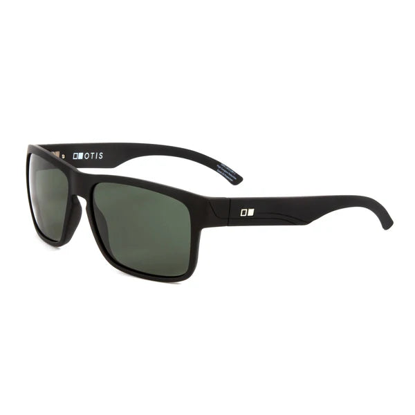 Essential style for those who love the outdoors. Rambler’s lightweight yet tough Swiss Grilamid frame stands up to your brightest adventures, while its mineral glass lenses are scratch-resistant and sustainably made. An absolute classic, suiting most faces and social occasions.