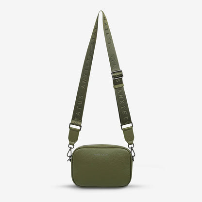 Plunder Bag With Dual Straps - Khaki - Status Anxiety 

Our best selling bag of all time now comes with two different straps for twice the versatility. Clip on the leather strap for dressier occasions, or the webbed strap for a more casual vibe. It's a no brainer.

Soft shrunken pebble leather
Comes with Leather Strap Thin & Web Strap Medium
Back slider pocket
Internal zipper pocket, and open pouch pockets
Zipper close
Custom Status Anxiety lining
Comes in a Status Anxiety branded drawstring bag