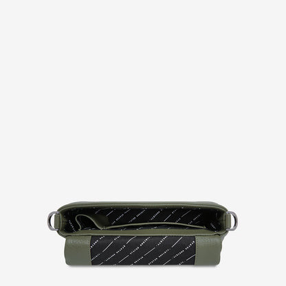 We don't take calling this bag Zenith lightly. As the new high point of your bag collection, 'Zenith' comes with a longer strap for use as a relaxed crossbody, or swap in the shorter strap to transform her into a dressier shoulder bag